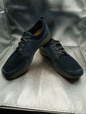 Trotters Navy Blue Lace-Up Sneakers Women's Size 9